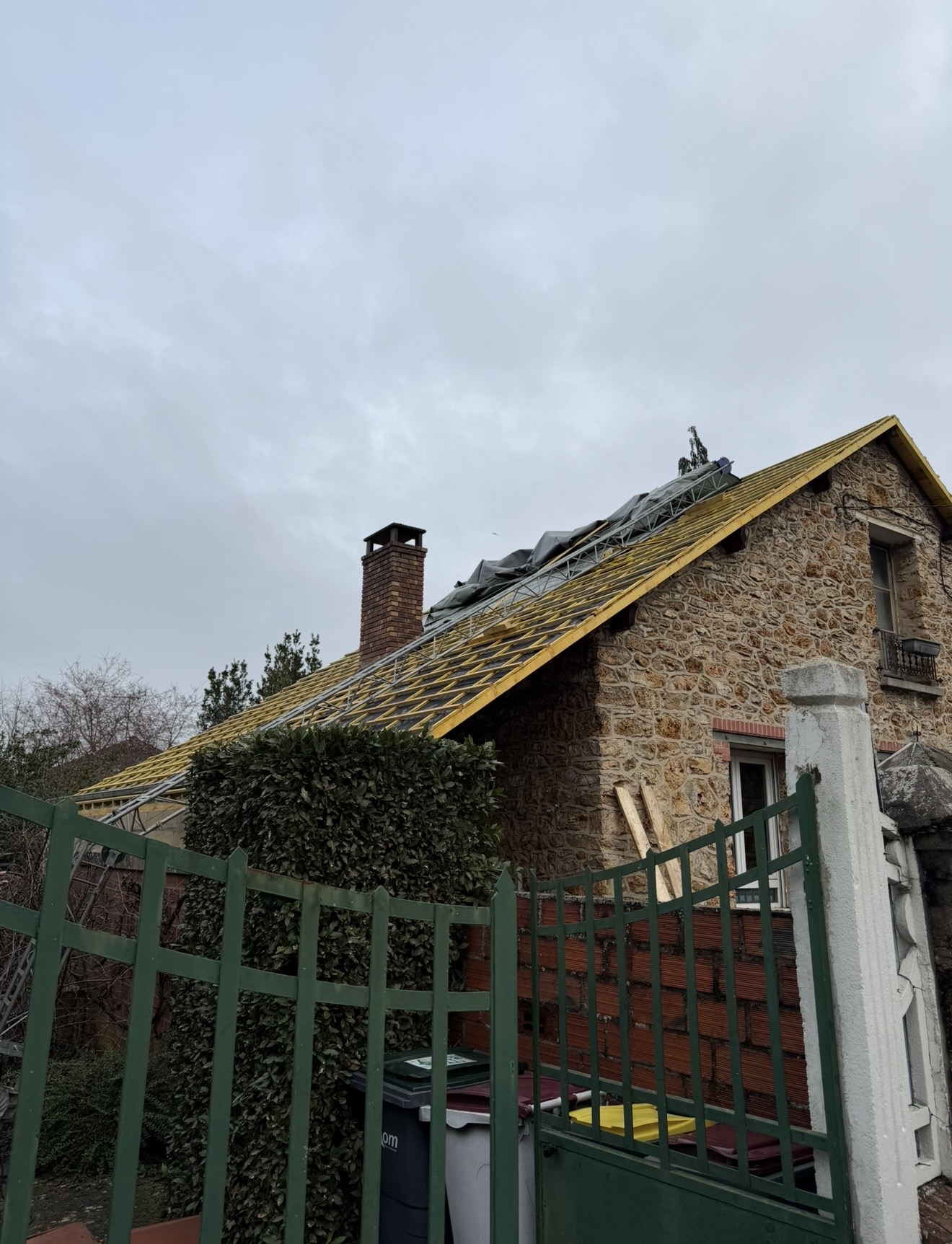 Charpente neuve et liteaux avant pose de la couverture